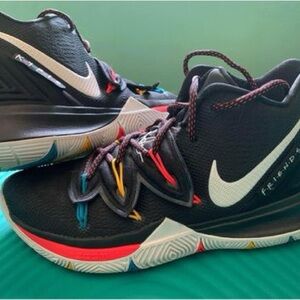 Nike Kyrie “FRIENDS” edition Sneakers - Men’s Size 8.5